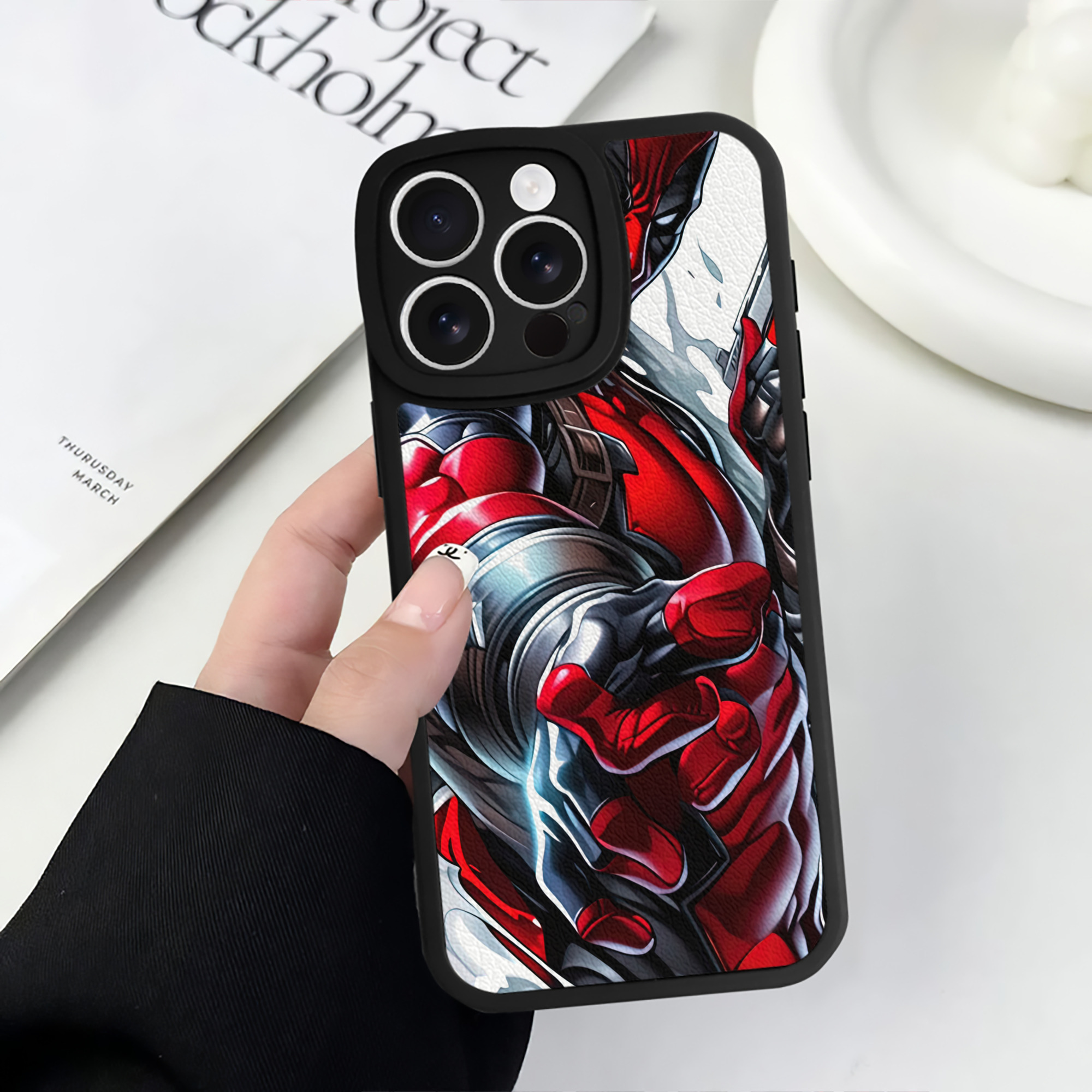 （画像用） Deadpool デッドプール 【iPhone 16シリーズ対応】シリコンスマホケース（レザー調） 材質：シリコン